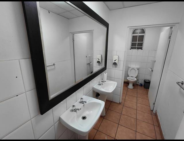 139M² OFFICE TO LET IN GRAND CENTRAL